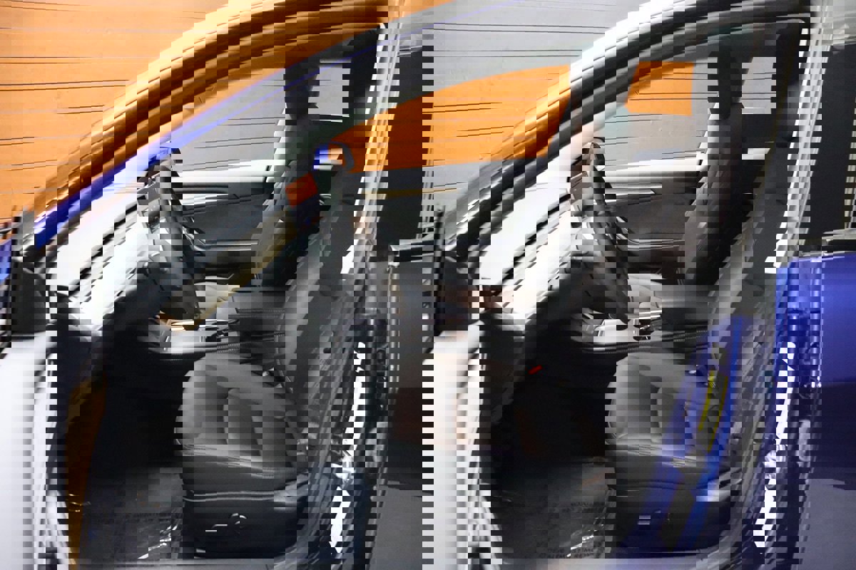 Used 2023 Tesla Model 3 Standard Range image 36