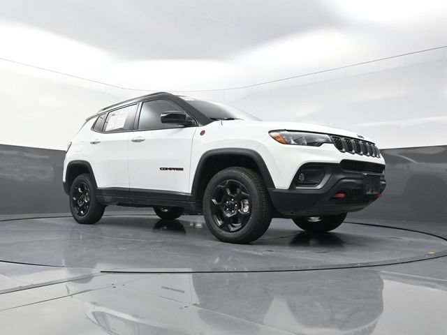 Used 2023 Jeep Compass Trailhawk w/ Trailhawk Convenience Group AWD/4WD image 19