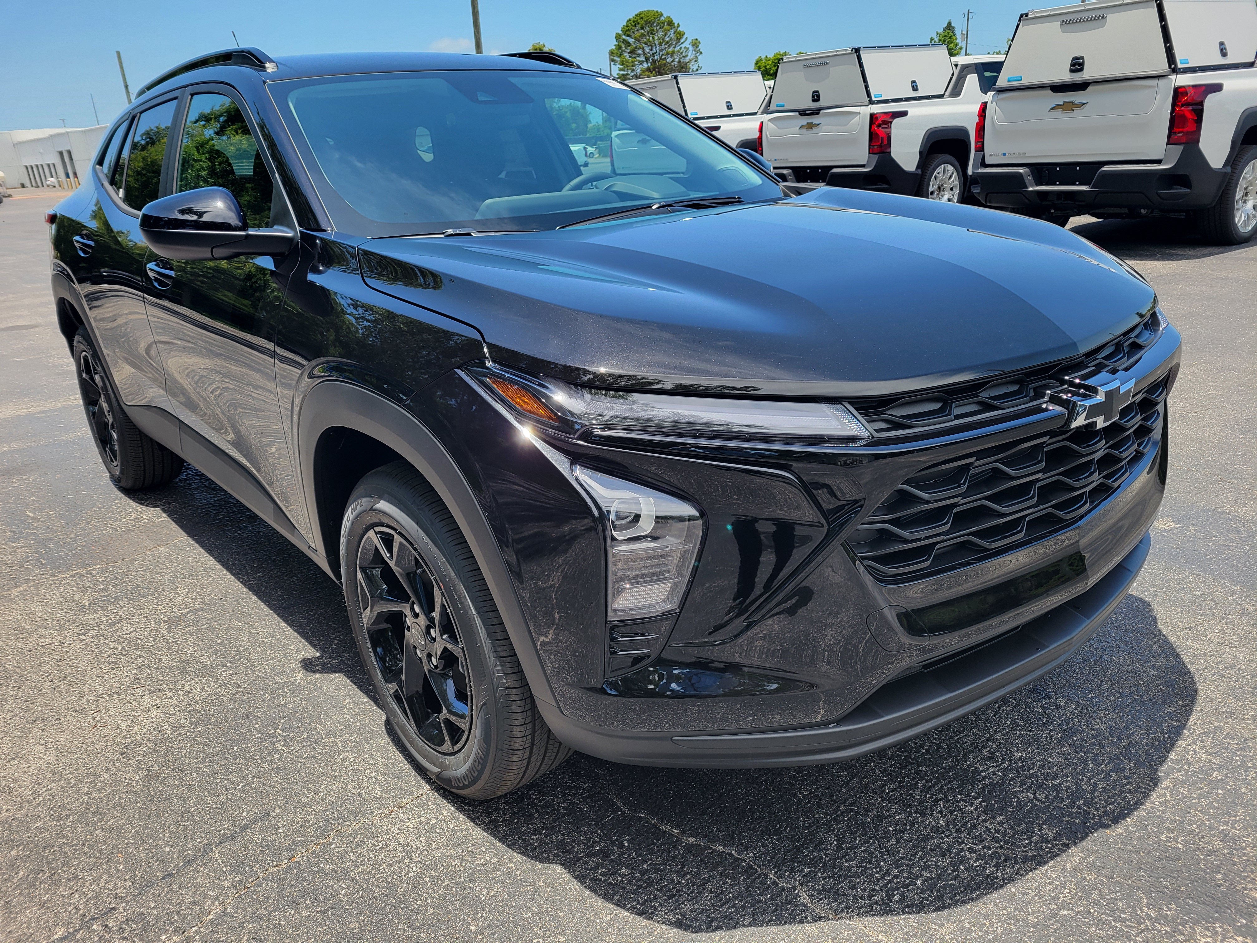 New 2026 Chevrolet Trax LT w/ Driver Confidence Package FWD image 3