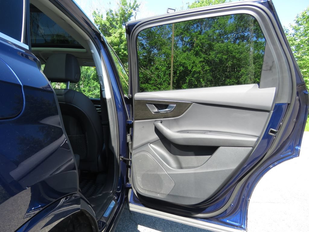 Used 2023 Audi Q7 2.0T Premium w/ Convenience Package AWD/4WD image 15