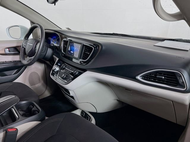 Used 2018 Chrysler Pacifica Touring Plus w/ Tire & Wheel Group image 38