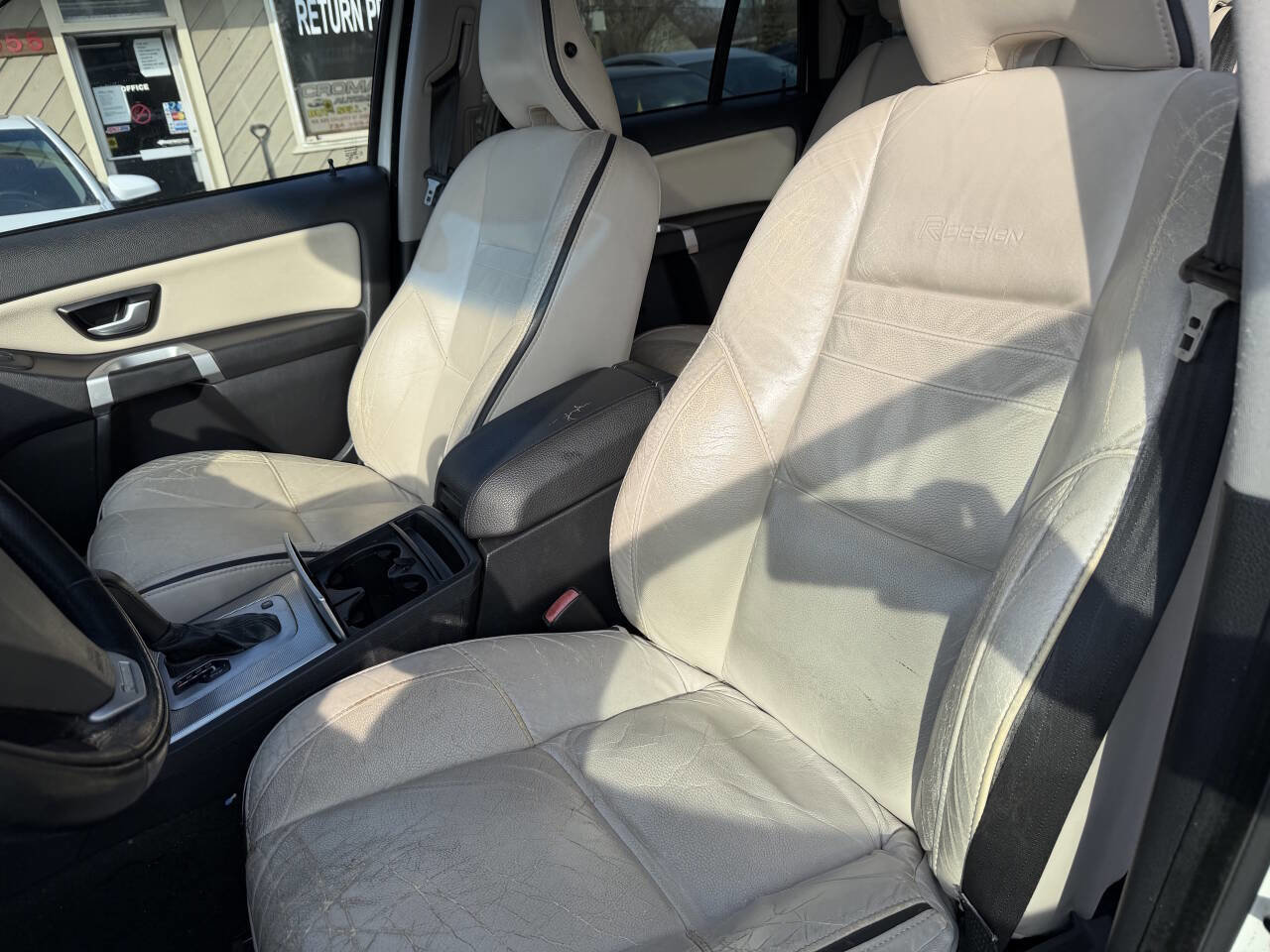 Used 2011 Volvo XC90 3.2 R-Design w/ Multimedia Pkg image 12