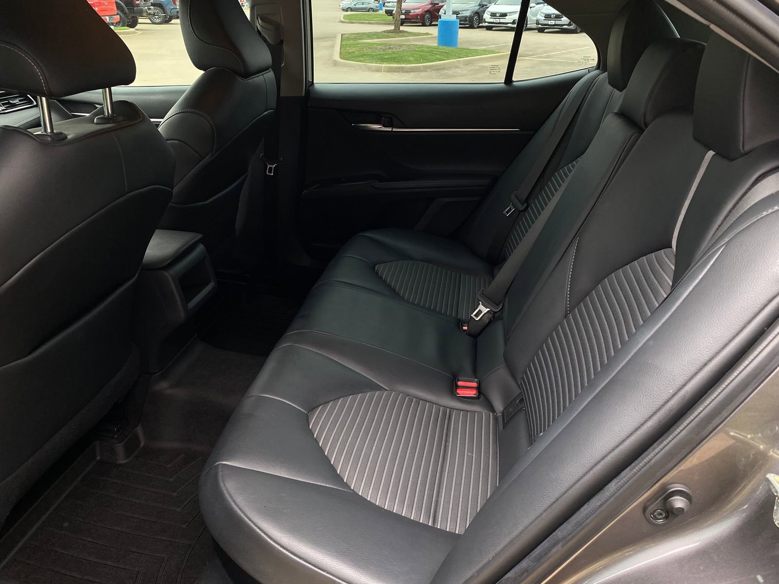 Used 2020 Toyota Camry SE FWD image 24