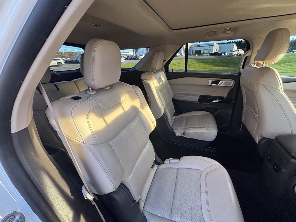 Certified 2022 Ford Explorer Platinum w/ Equipment Group 601A AWD/4WD image 42