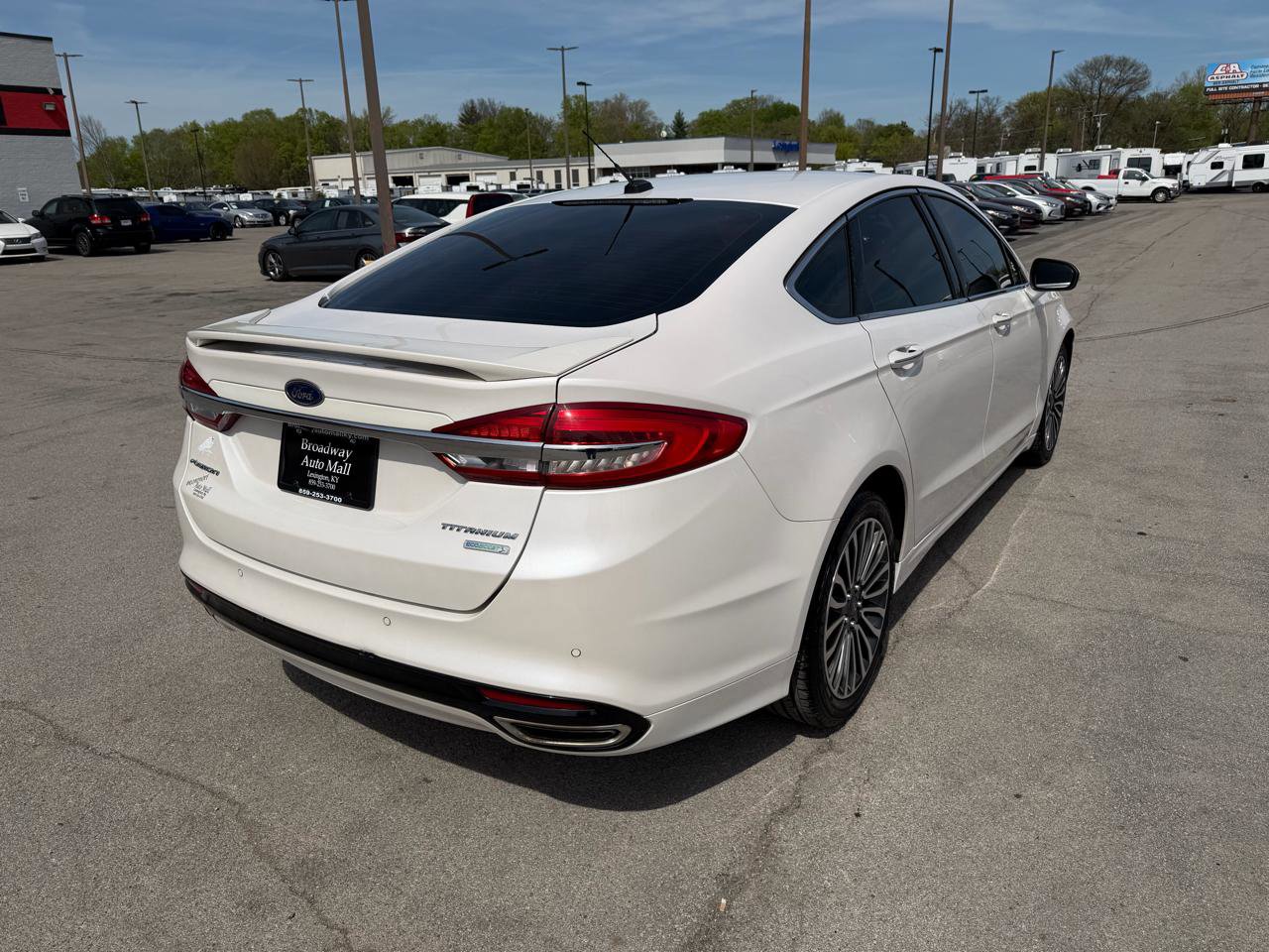 Used 2018 Ford Fusion Titanium FWD image 3