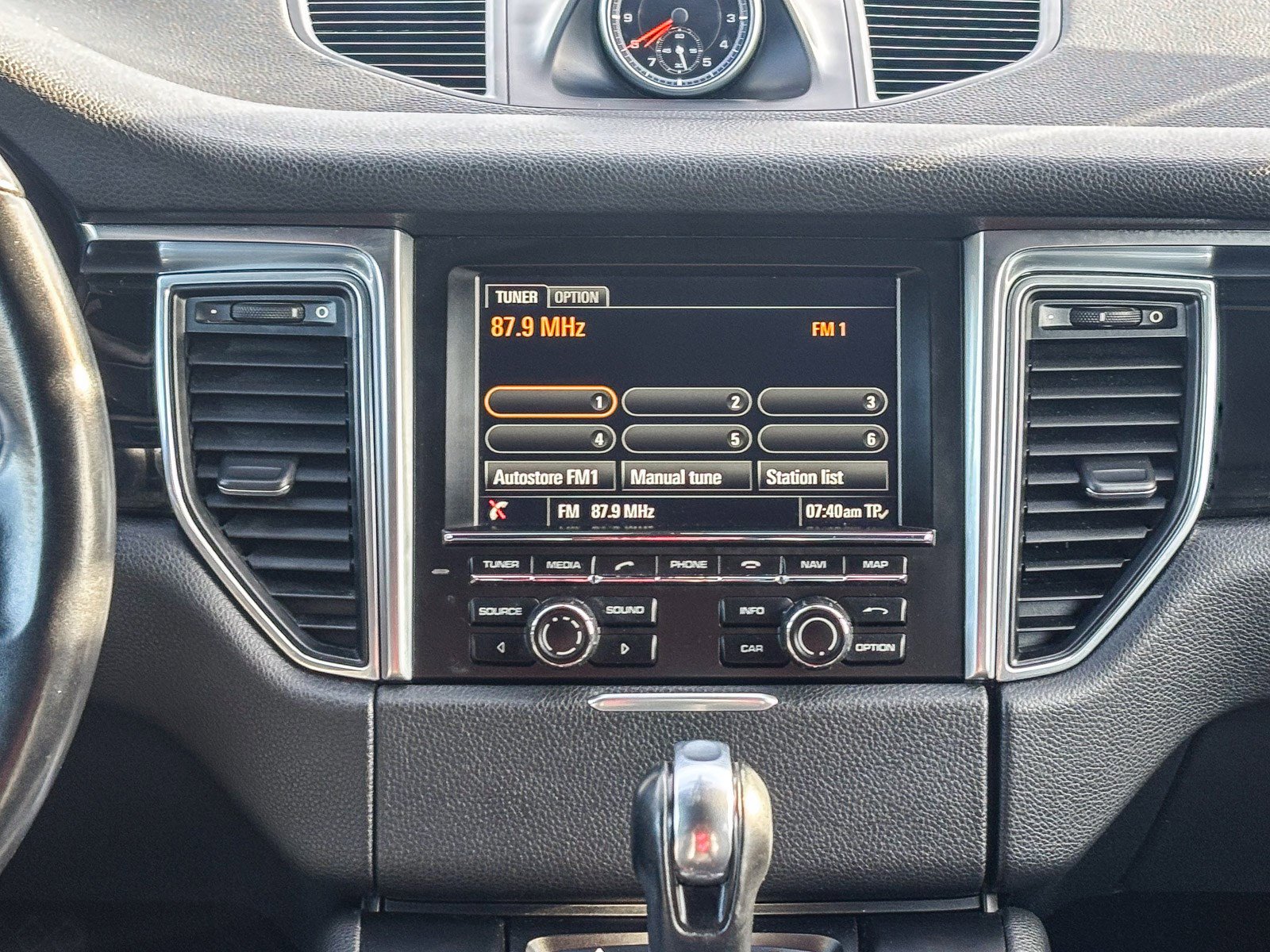 Used 2015 Porsche Macan S image 16