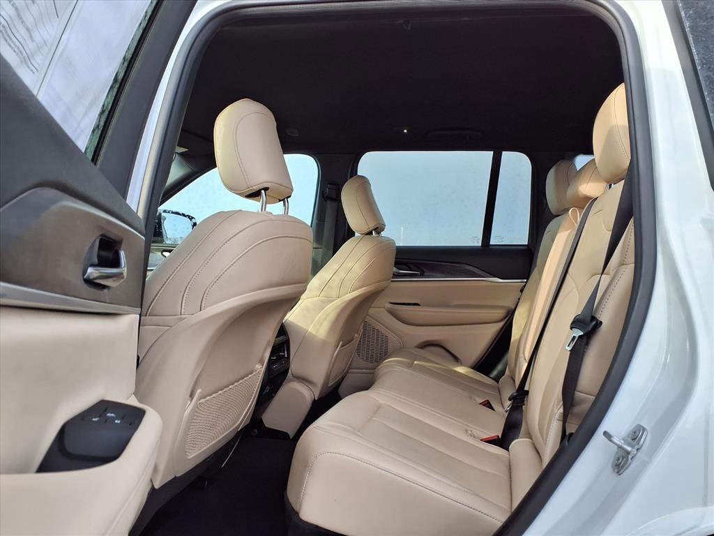 Used 2024 Jeep Grand Cherokee Limited image 24