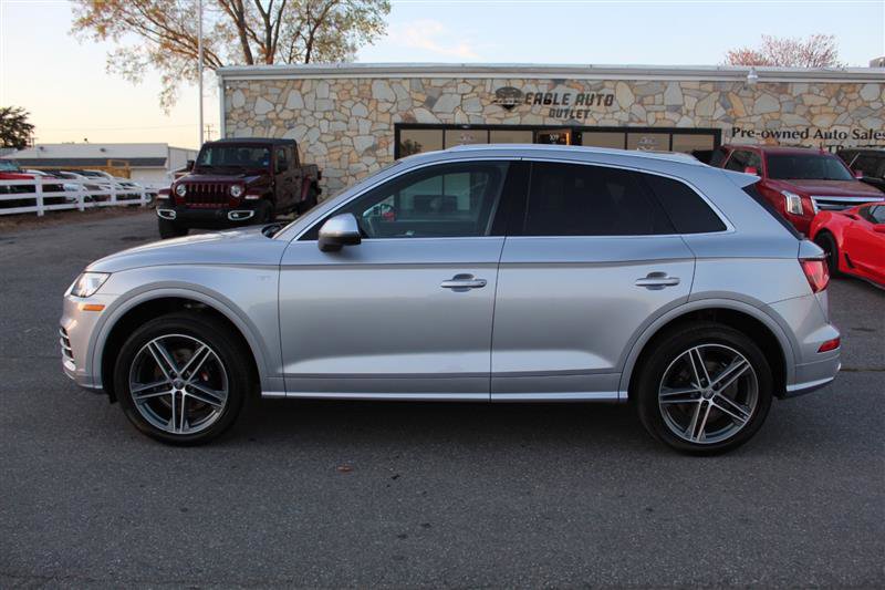 Used 2018 Audi SQ5 Premium Plus w/ Navigation Package image 4
