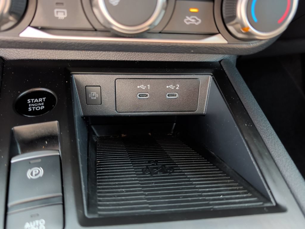 Used 2025 Nissan Kicks SV FWD image 13