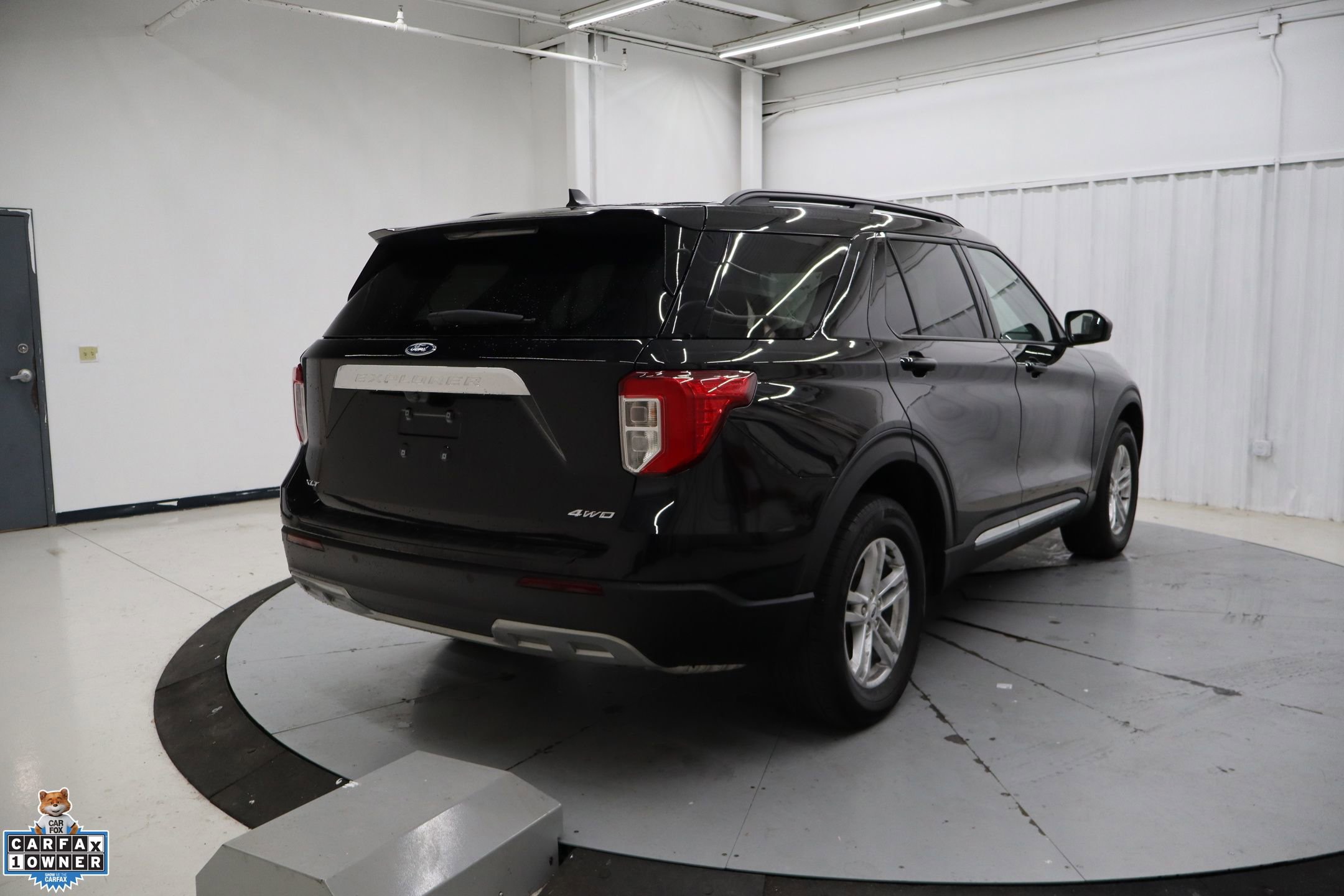 Used 2023 Ford Explorer XLT w/ Equipment Group 202A image 4