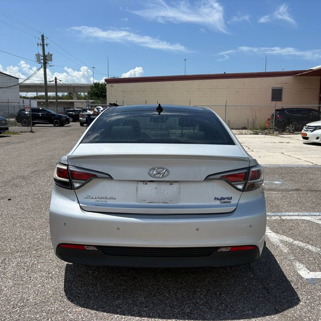 Used 2016 Hyundai Sonata Limited w/ Option Group 02 FWD image 4