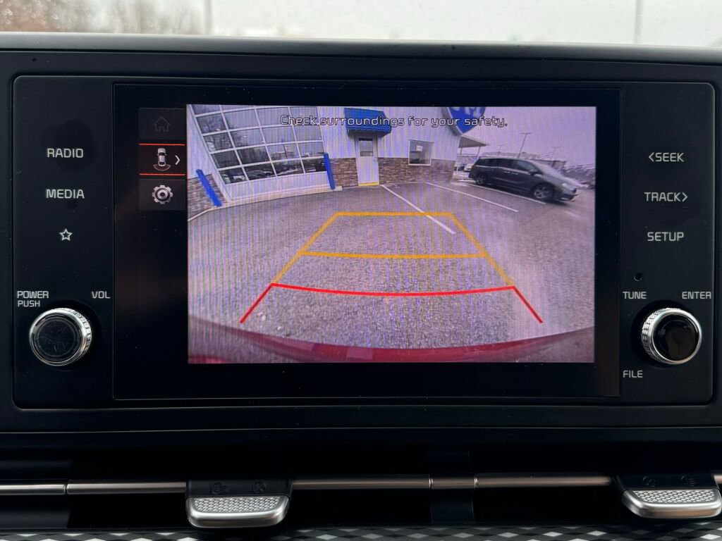 Used 2024 Kia Carnival LX image 30