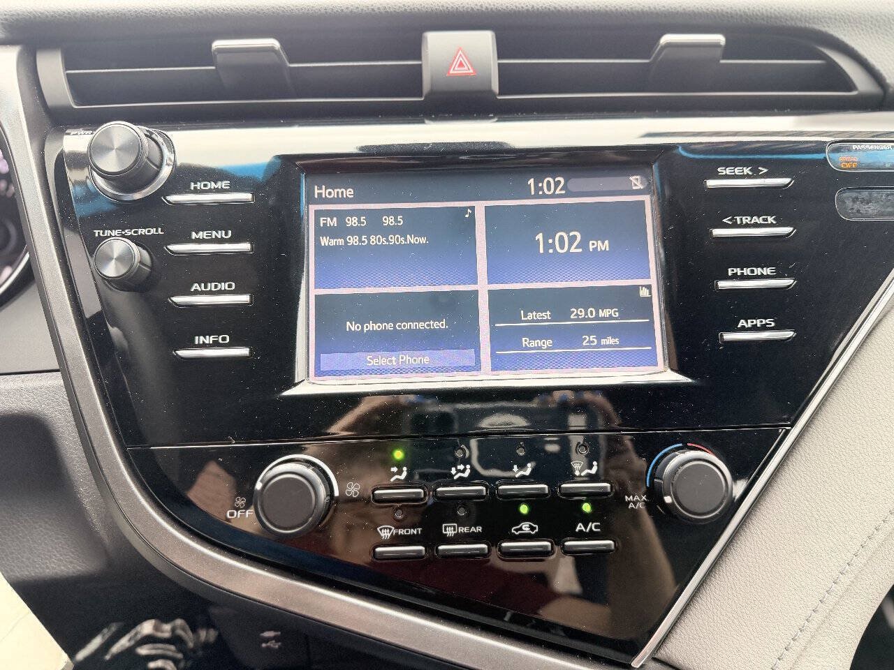 Used 2018 Toyota Camry FWD image 25