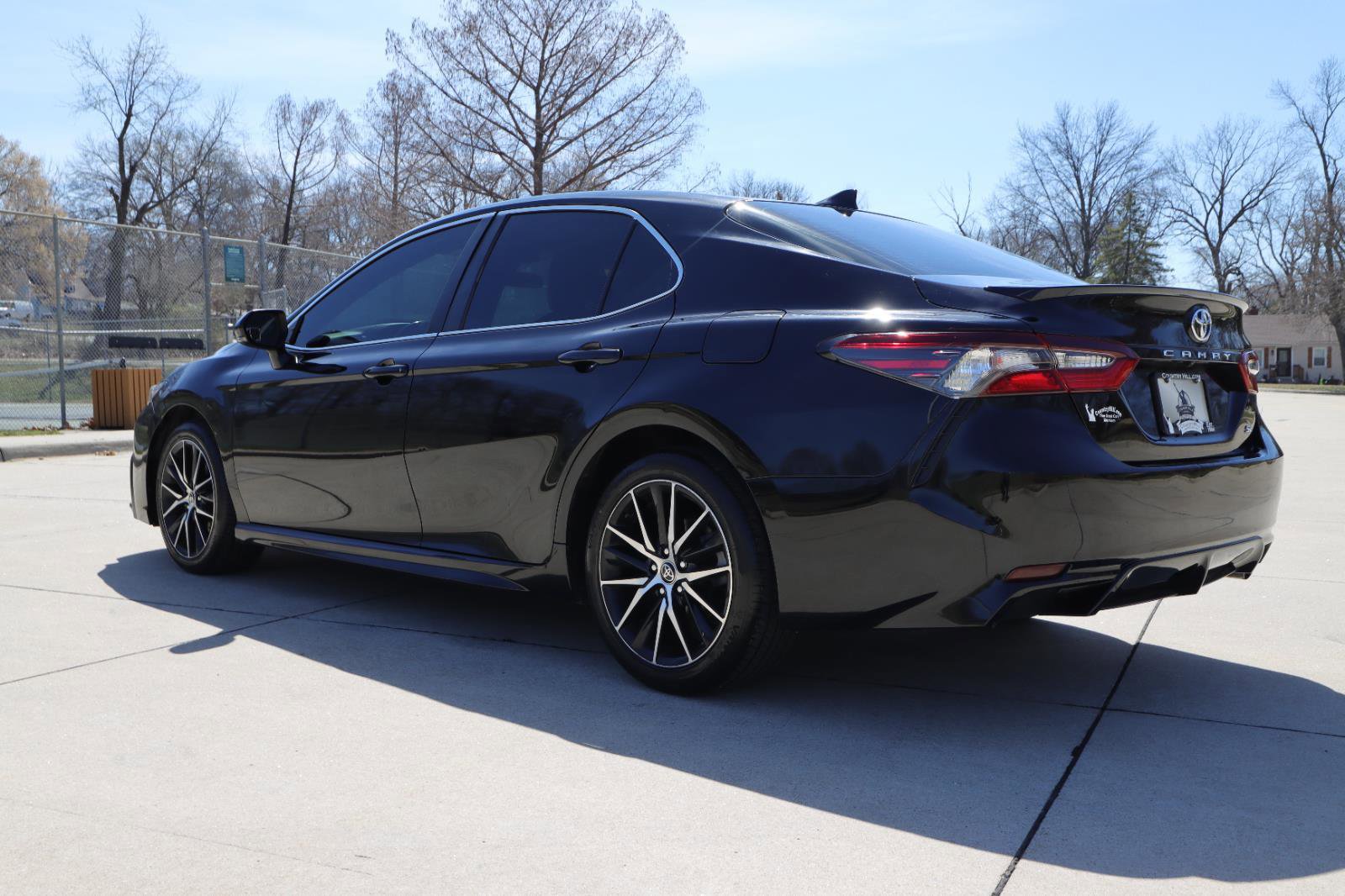 Used 2022 Toyota Camry SE FWD image 14