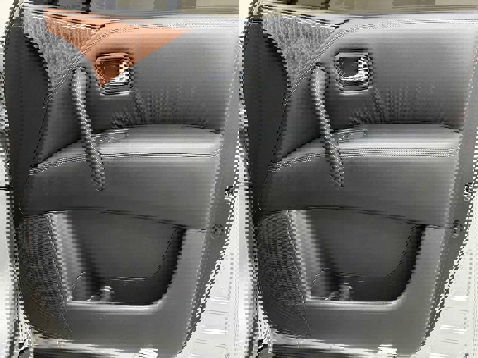 Used 2020 Nissan Armada Platinum w/ Captain's Chairs Package RWD image 27