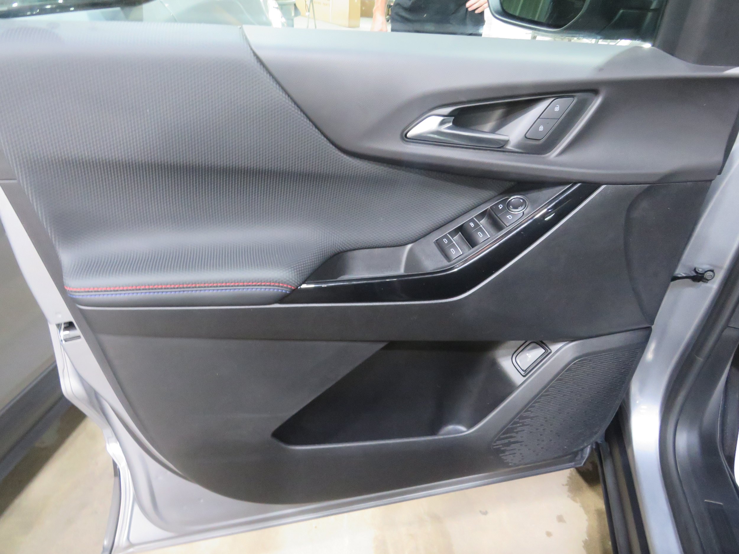 Used 2025 Chevrolet Equinox RS AWD/4WD image 30
