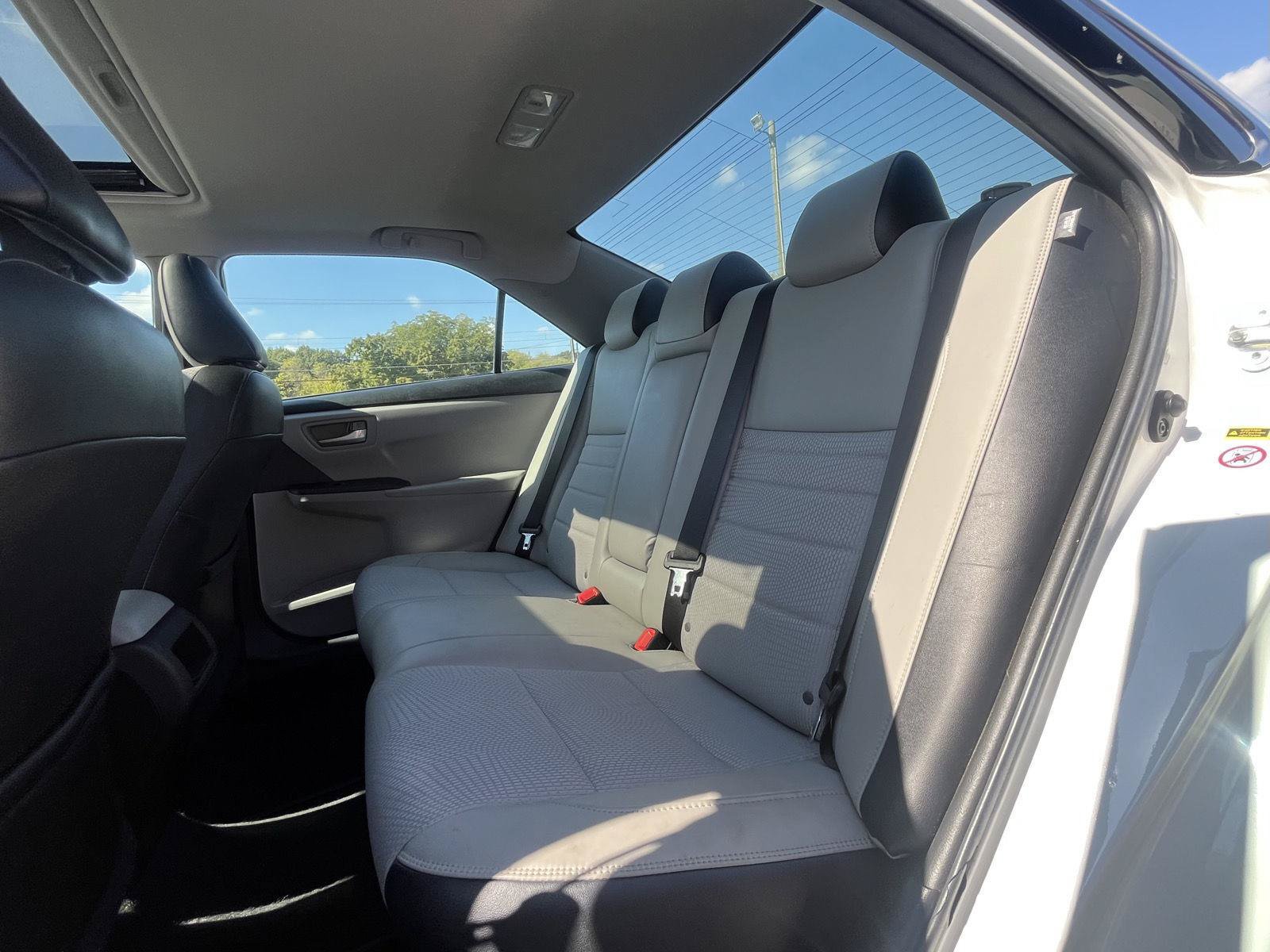 Used 2016 Toyota Camry SE w/ Moonroof Package FWD image 35