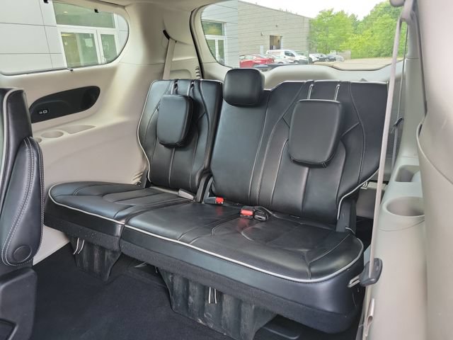 Used 2023 Chrysler Pacifica Limited FWD image 29