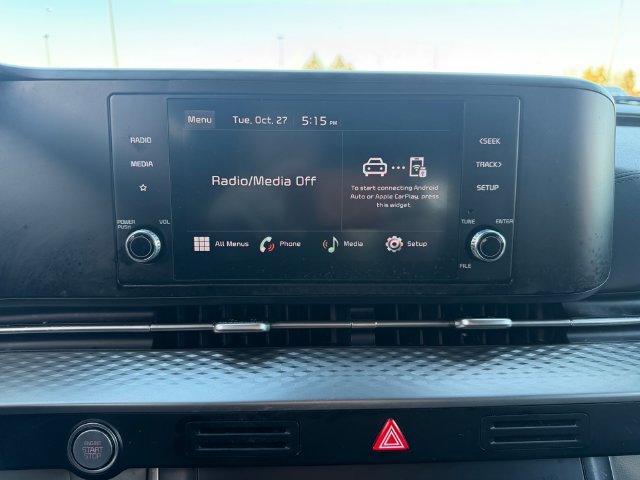 Certified 2024 Kia Carnival LX FWD image 17