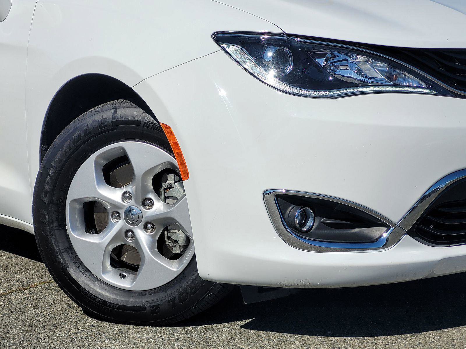 Used 2018 Chrysler Pacifica Touring Plus image 5