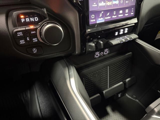 New 2026 RAM 1500 4x4 Crew Cab image 17