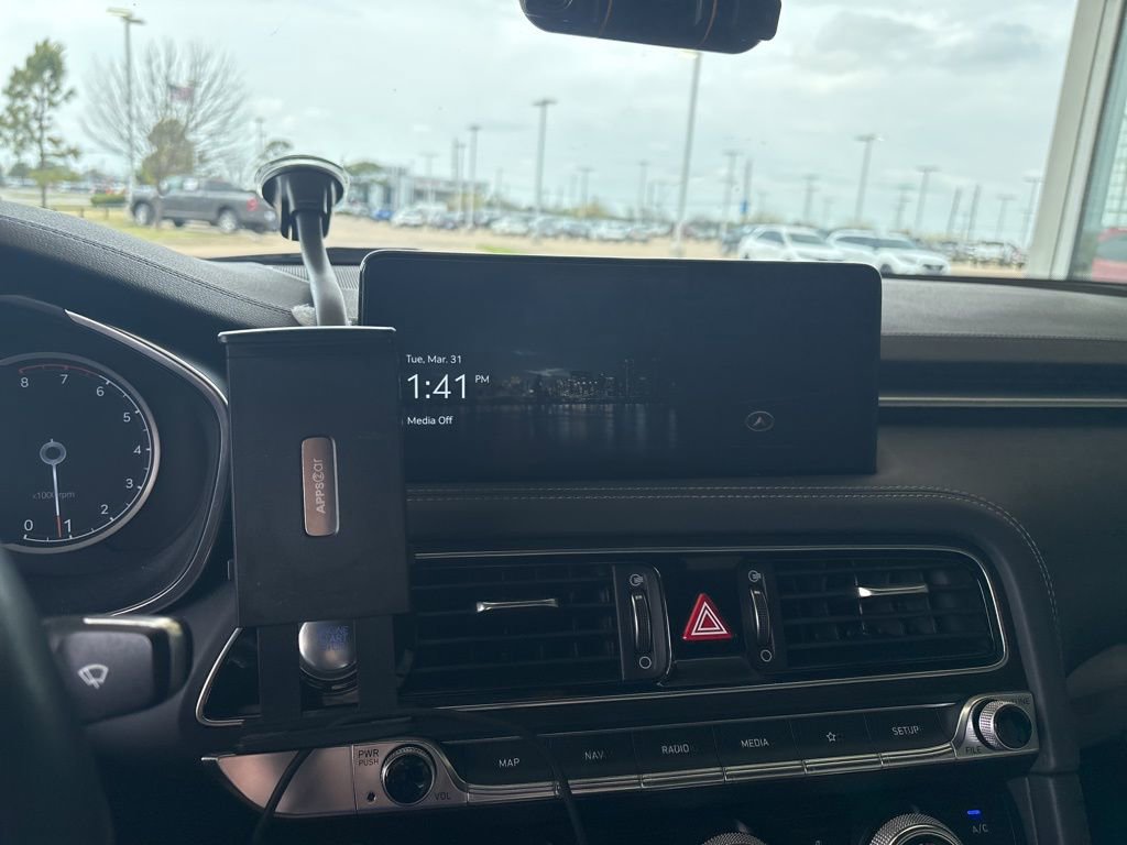 Used 2023 Genesis G70 2.0T image 9