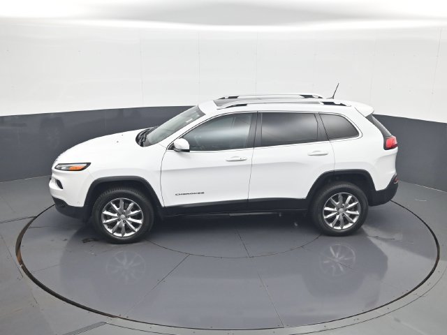 Used 2017 Jeep Cherokee Limited w/ Luxury Group AWD/4WD image 20