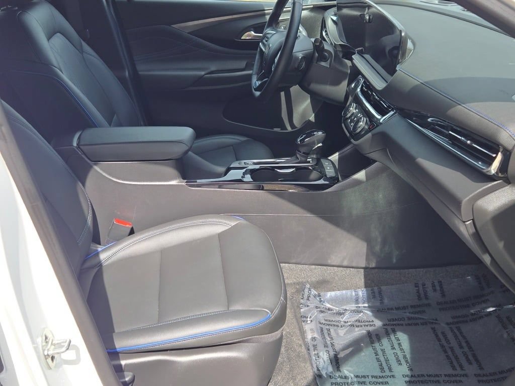 Used 2025 Buick Envista Sport Touring w/ Convenience I Package FWD image 5