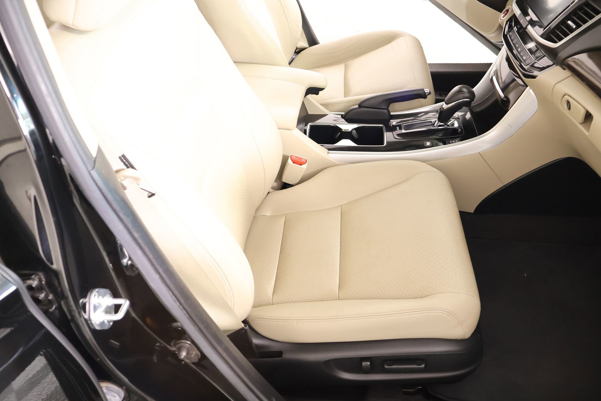 Used 2017 Honda Accord Touring image 14