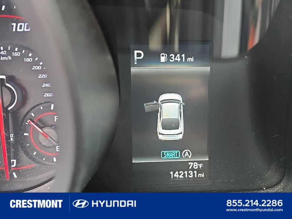 Used 2022 Hyundai Elantra SE FWD image 2