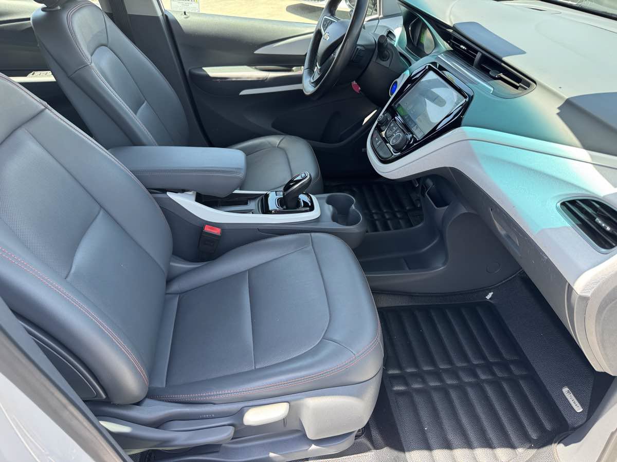 Used 2019 Chevrolet Bolt Premier w/ Infotainment Package FWD image 15