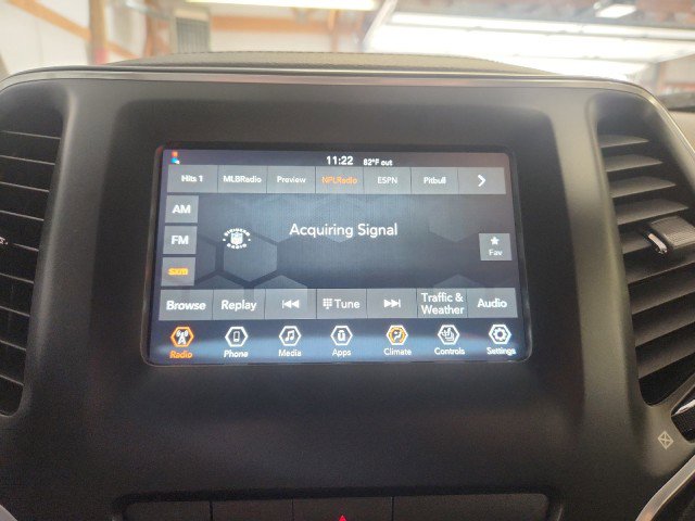 Used 2019 Jeep Cherokee Latitude Plus w/ Cold Weather Group image 15