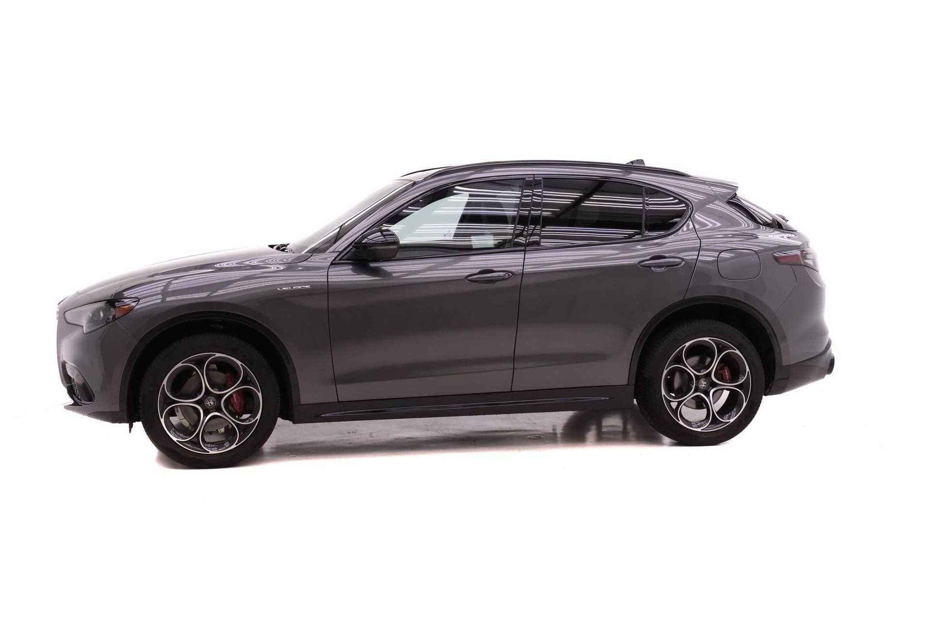 New 2025 Alfa Romeo Stelvio Sprint image 3