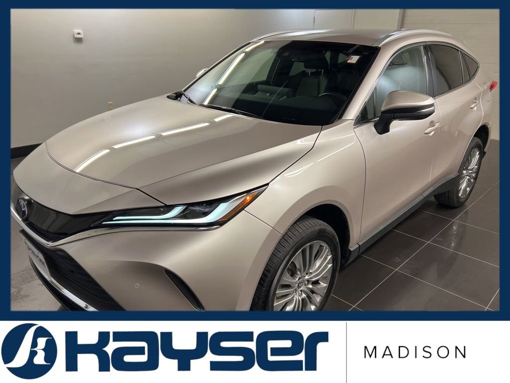 Used 2022 Toyota Venza XLE image 3