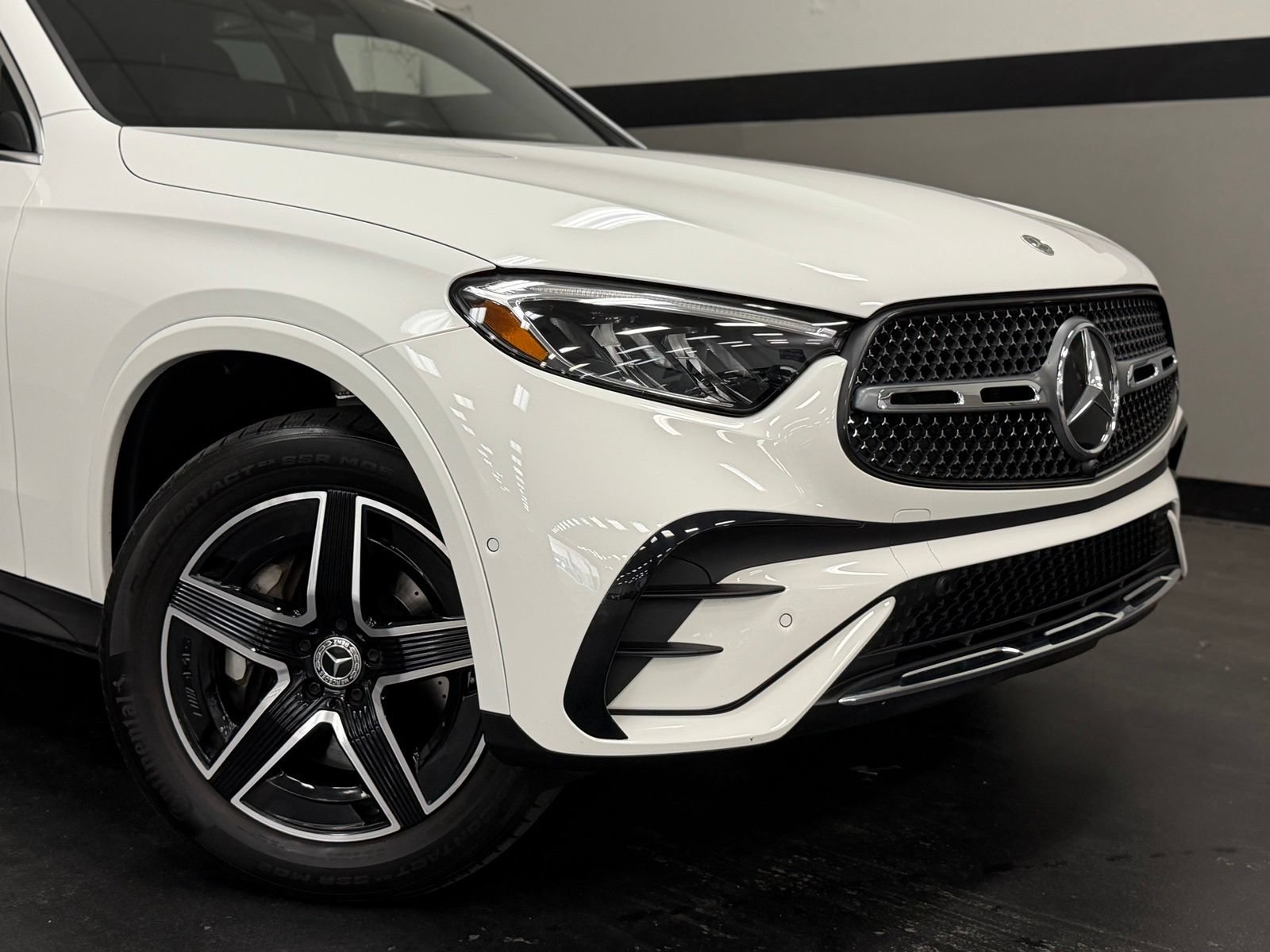 Used 2025 Mercedes-Benz GLC 350e 4MATIC image 3
