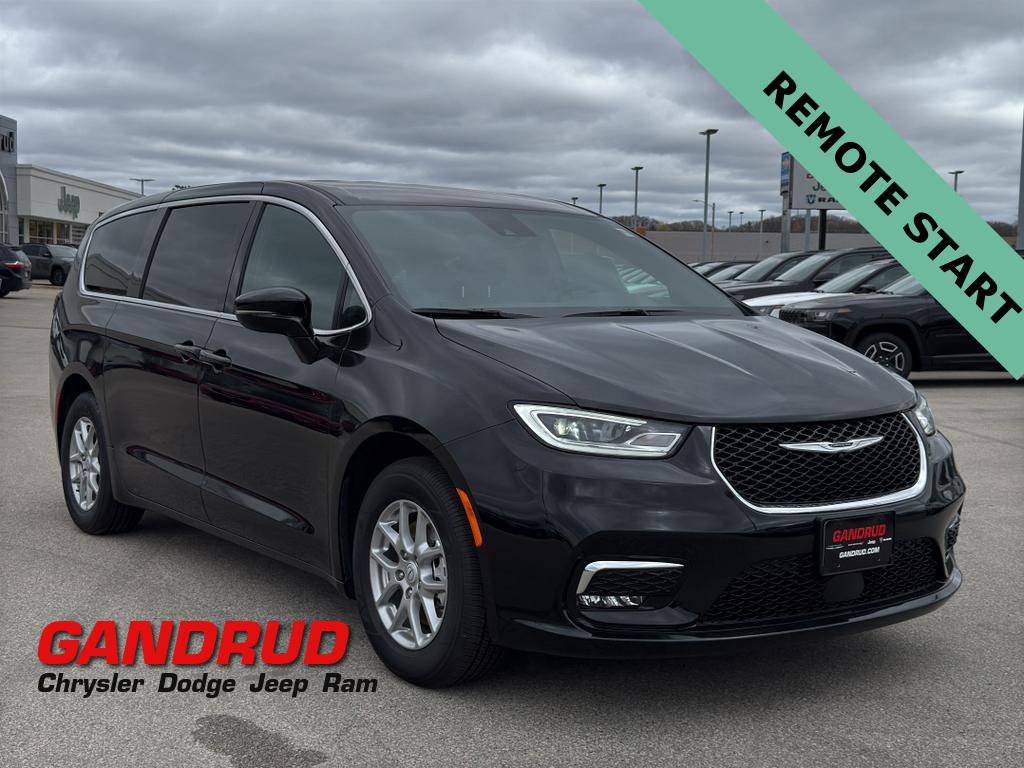 New 2026 Chrysler Pacifica Select