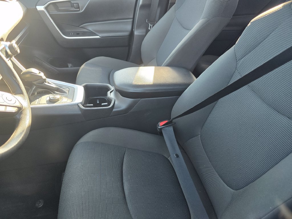 Used 2022 Toyota RAV4 LE AWD/4WD image 22