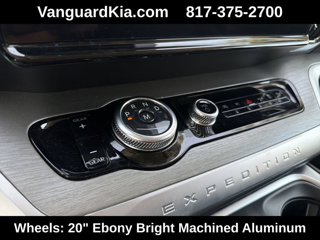 Used 2025 Ford Expedition Platinum AWD/4WD image 24