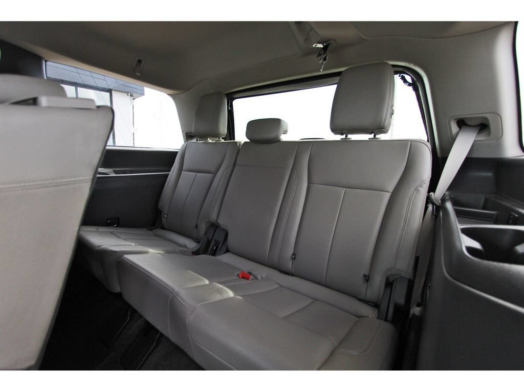 Used 2018 Ford Expedition XLT w/ Equipment Group 202A RWD image 30