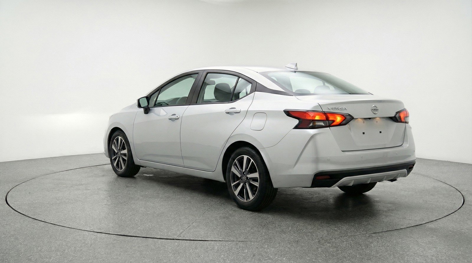 Used 2025 Nissan Versa SV image 6