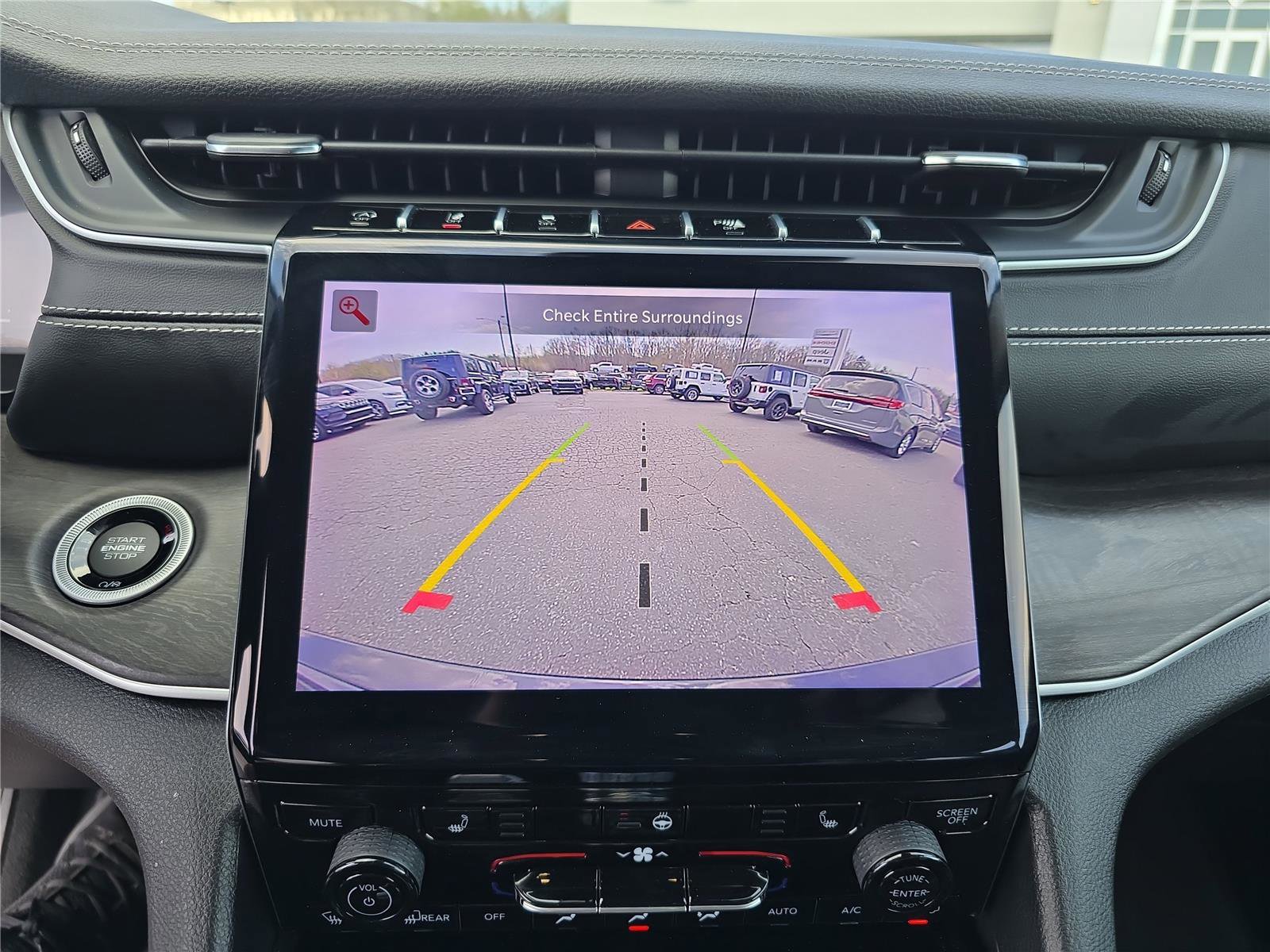 Used 2024 Jeep Grand Cherokee Limited w/ Black Appearance Package image 28