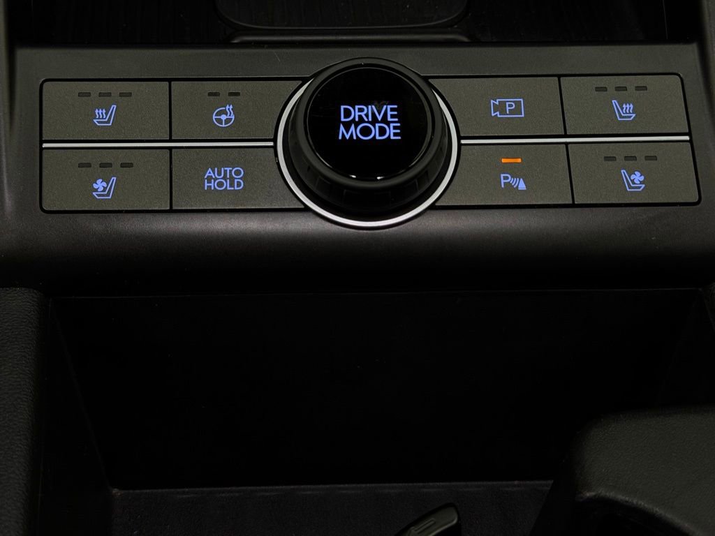 Used 2024 Hyundai Kona Limited FWD image 17