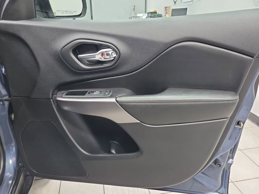 Used 2020 Jeep Cherokee Limited AWD/4WD image 23