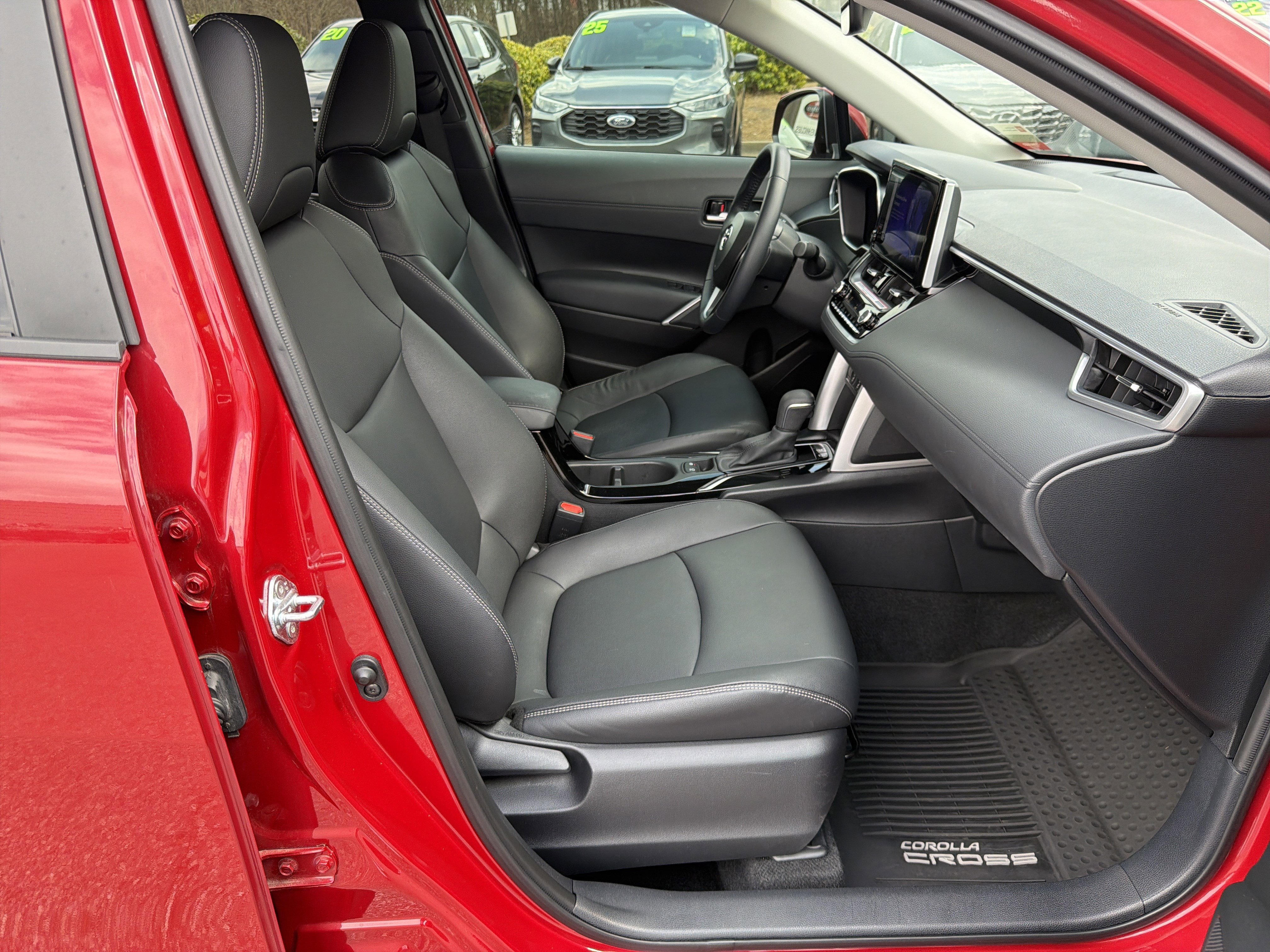 Certified 2023 Toyota Corolla Cross XLE image 25