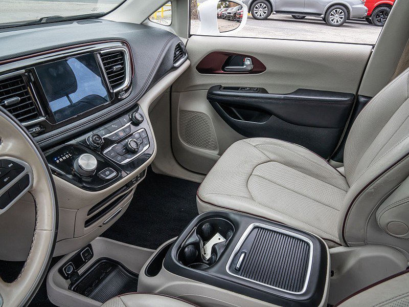 Used 2020 Chrysler Pacifica Limited image 14