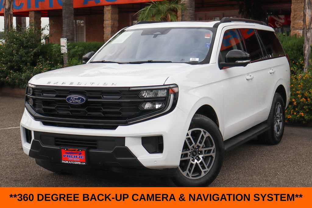 Used 2025 Ford Expedition Active RWD image 4