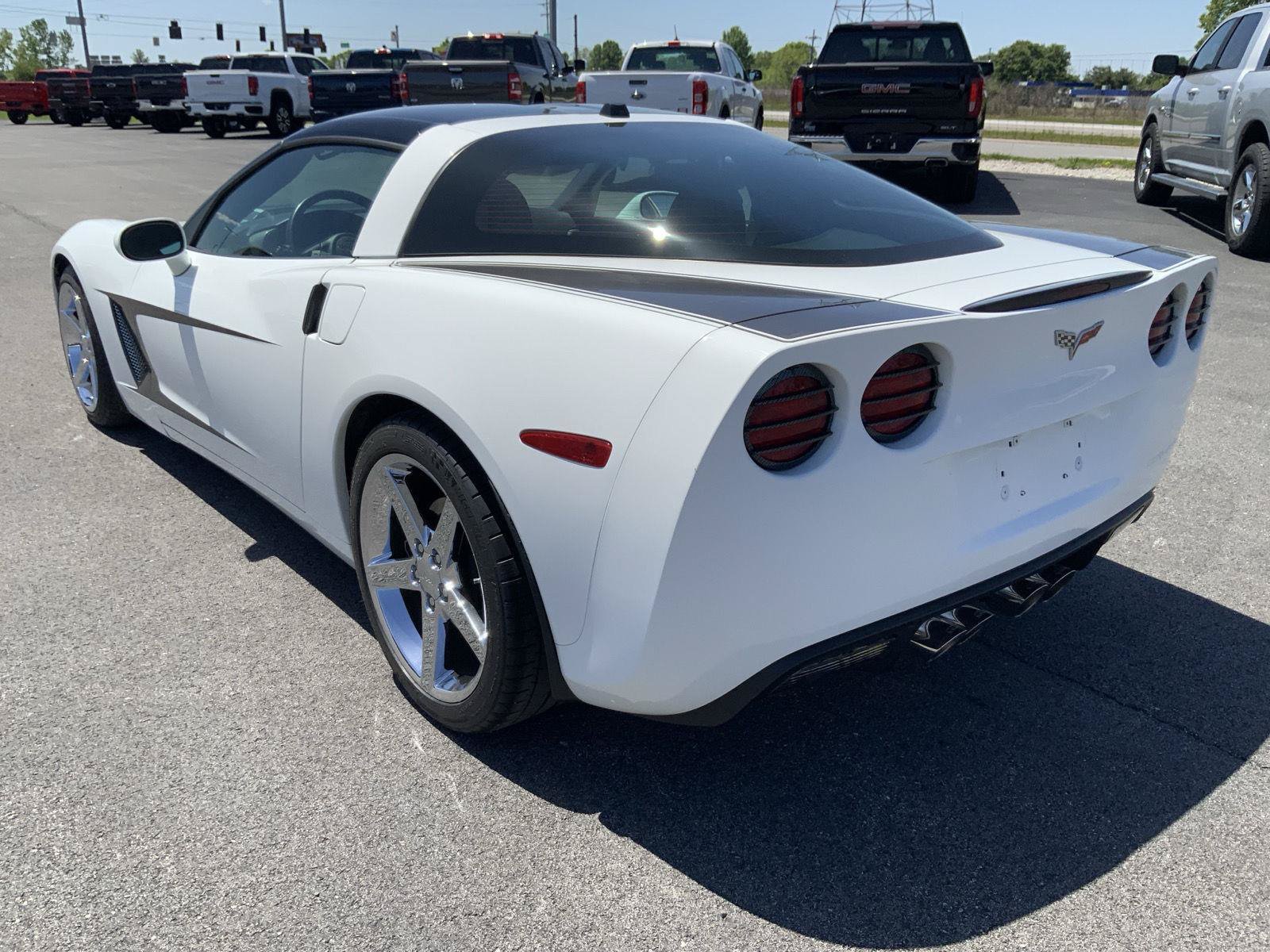 Used 2005 Chevrolet Corvette Coupe w/ Preferred Equipment Group RWD image 9