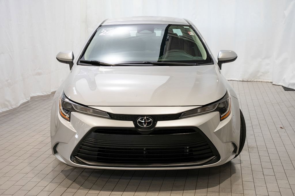Used 2024 Toyota Corolla LE image 2