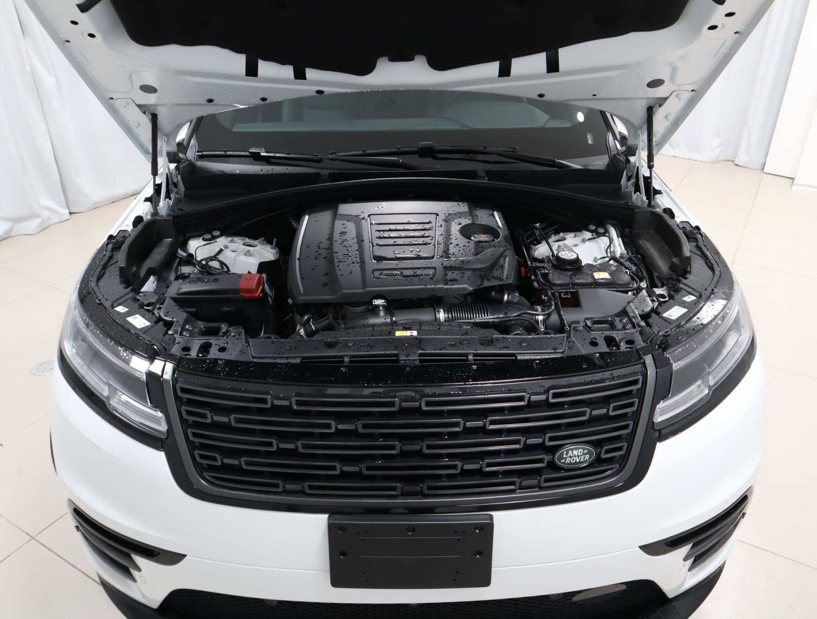 Used 2026 Land Rover Range Rover Velar Dynamic SE image 12