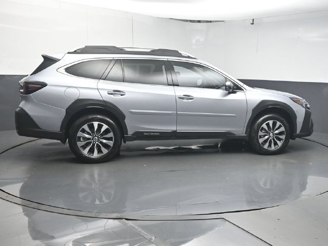 Used 2025 Subaru Outback Touring w/ Popular Package #2 AWD/4WD image 8